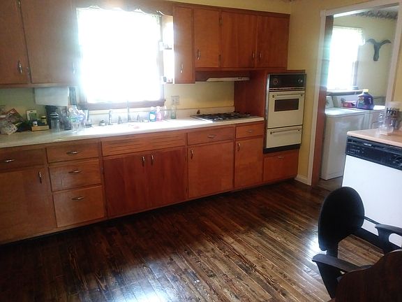 3rd image of 519 E South St