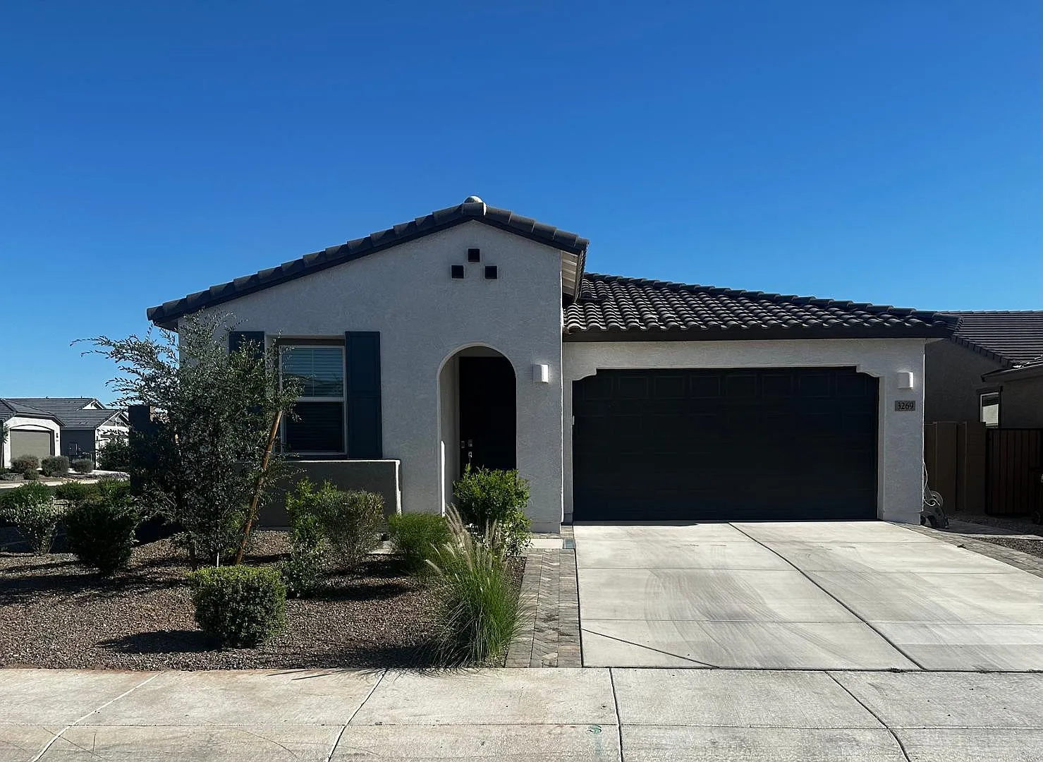 4 bed, 3.0 bath, 1946 sqft, $2,300 — Photo 1