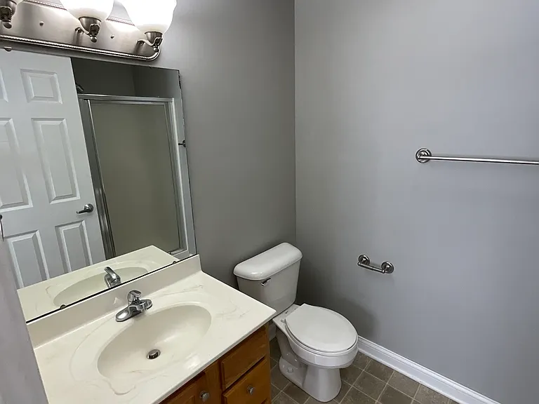Ground floor bedroom private full bathroom