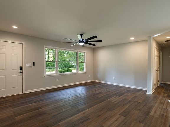 3rd image of 180 Hartwell Road