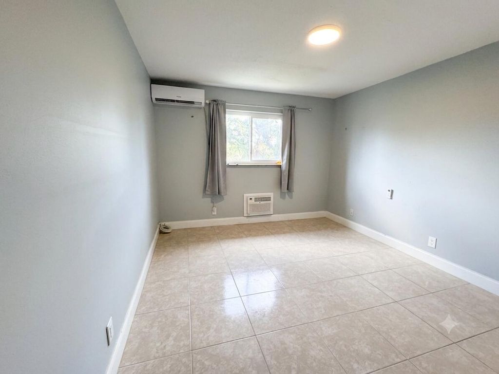 1150 E Sample Road #204, photo 9