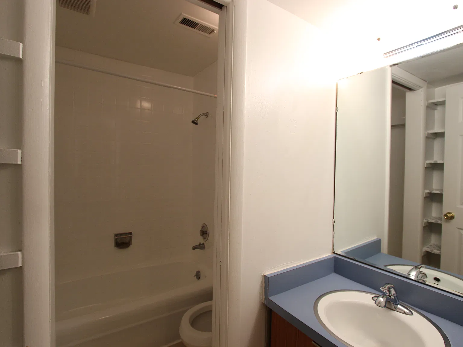 3 bed, 900 sqft, $4,680 — Photo 3