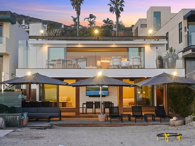 Your front-row seat to Malibu's iconic beachfront lifestyle.