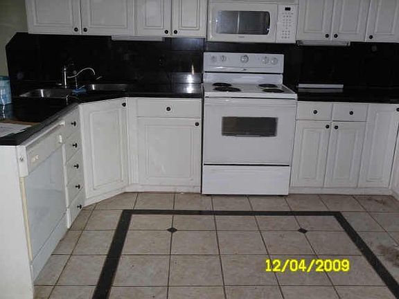 2nd image of 1206 Hall St
