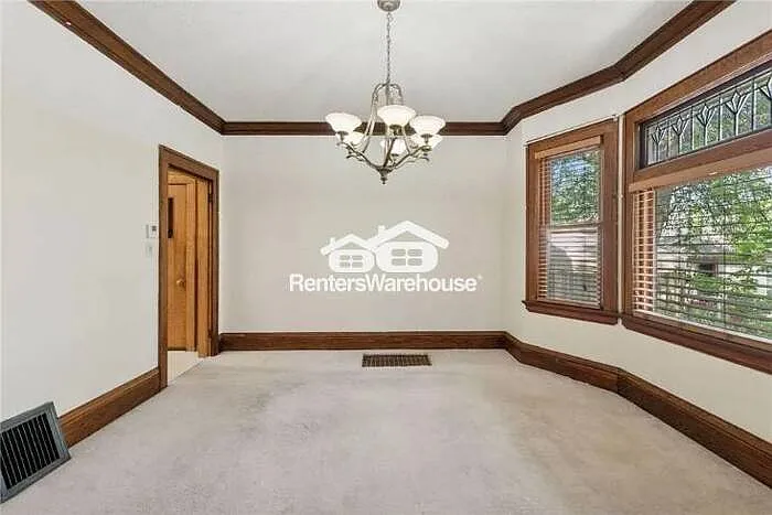 945 Sherburne Ave — Photo 13