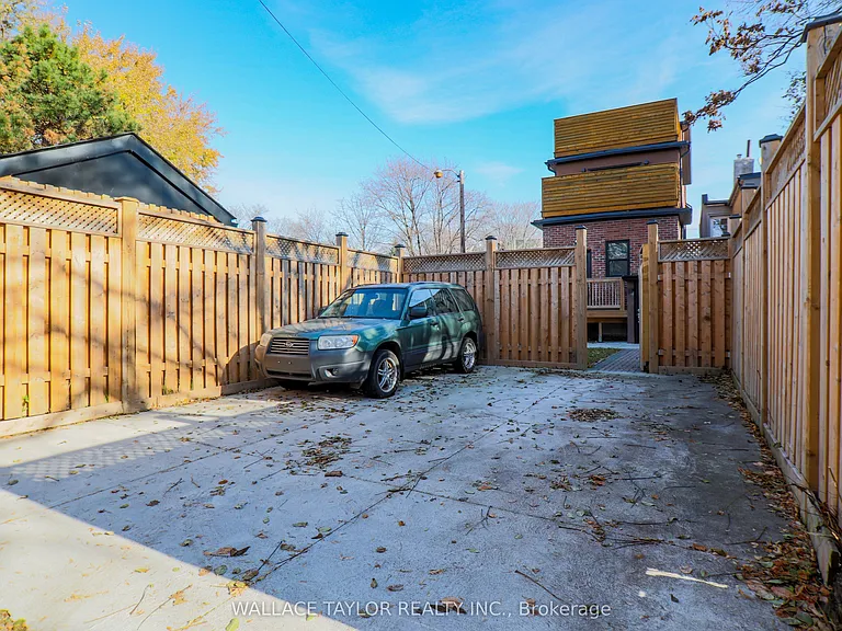 148 Carlaw Ave #UPPER — Photo 35