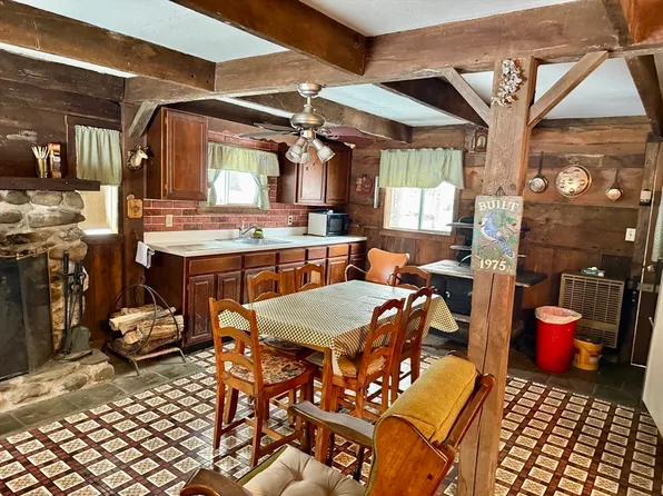 23 E Brook Dr, Heath, MA 01346