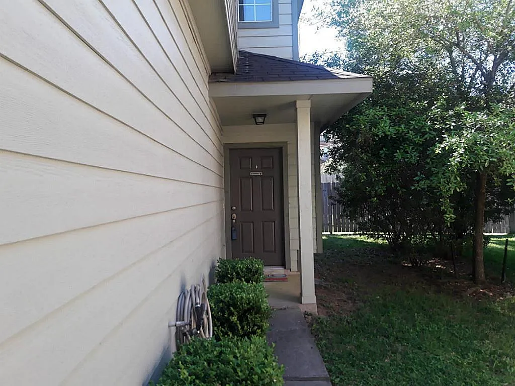 3 bed, 2.5 bath, 1624 sqft, $1,900 — Photo 3