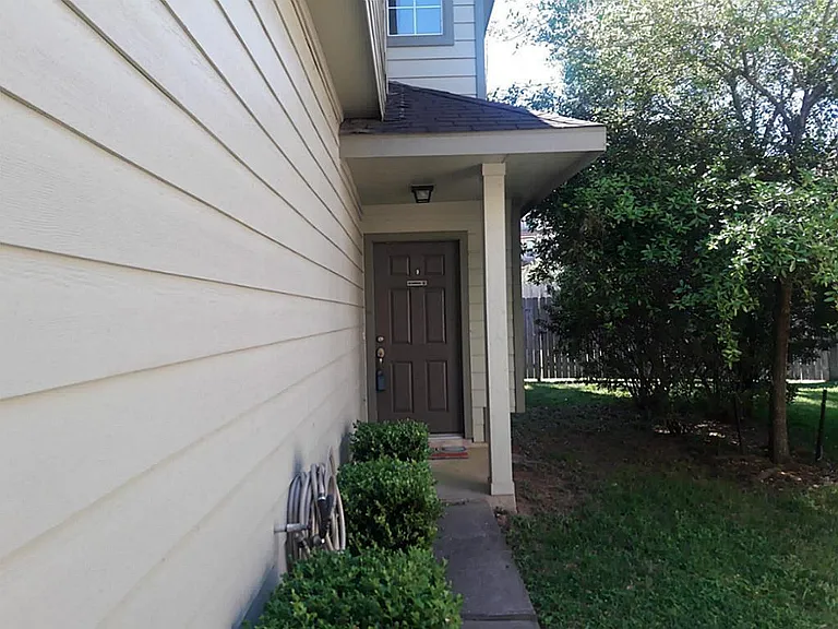 111 Gallery Cove Ct — Photo 3