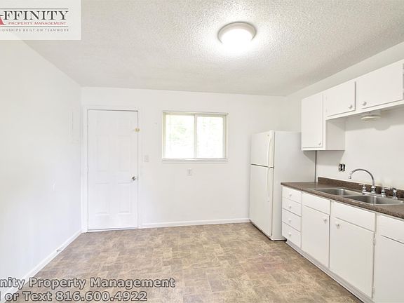 3rd image of 1505 N 55th Dr APT B