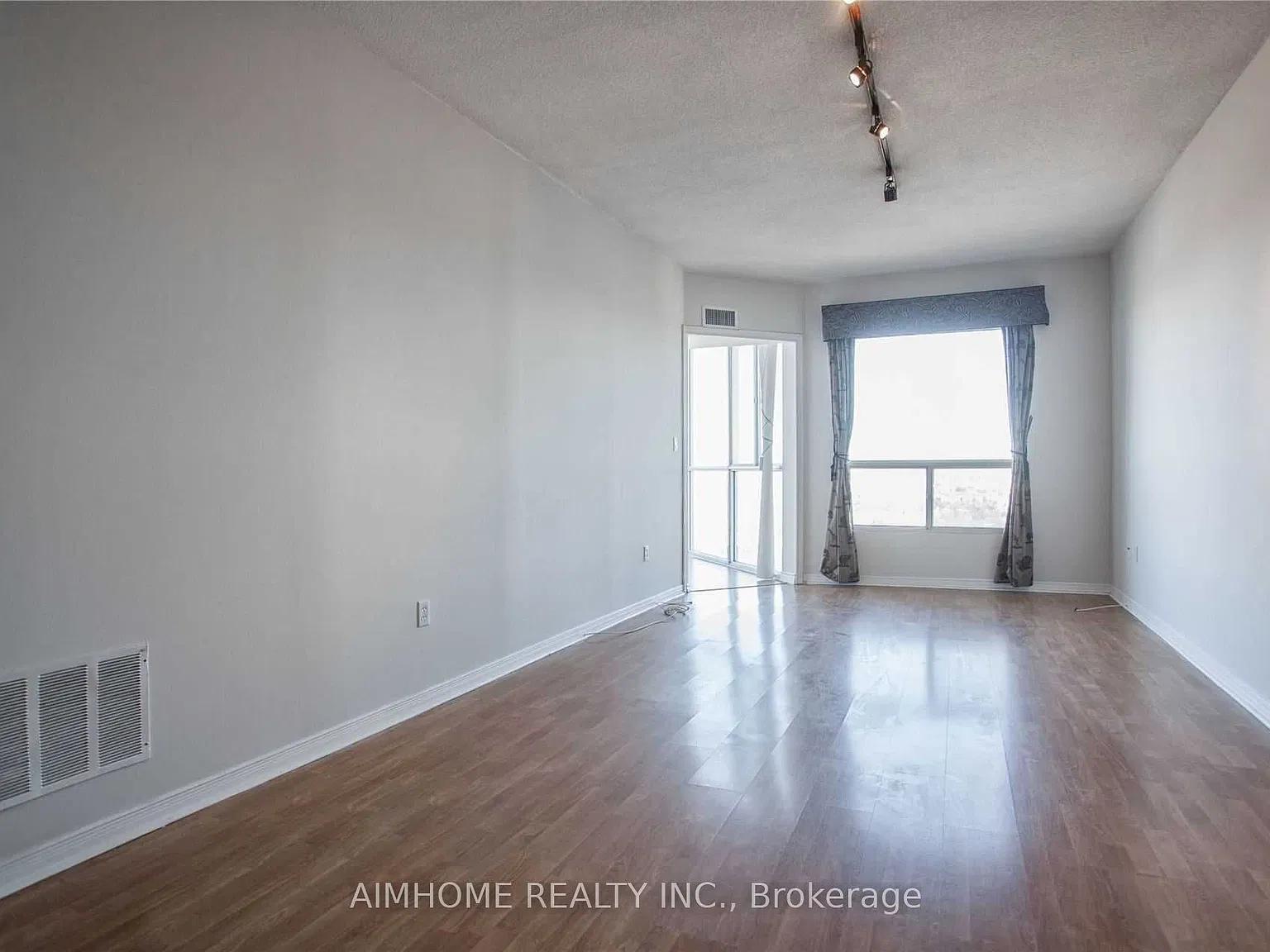 3 bed, $2,900 — Photo 4