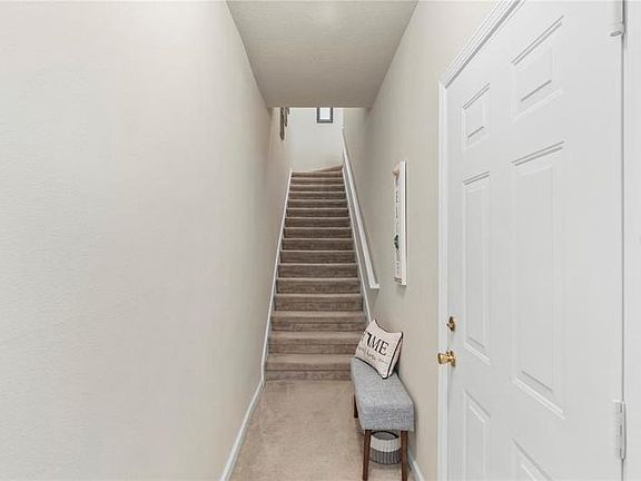 4th image of 10432 Villa View Cir