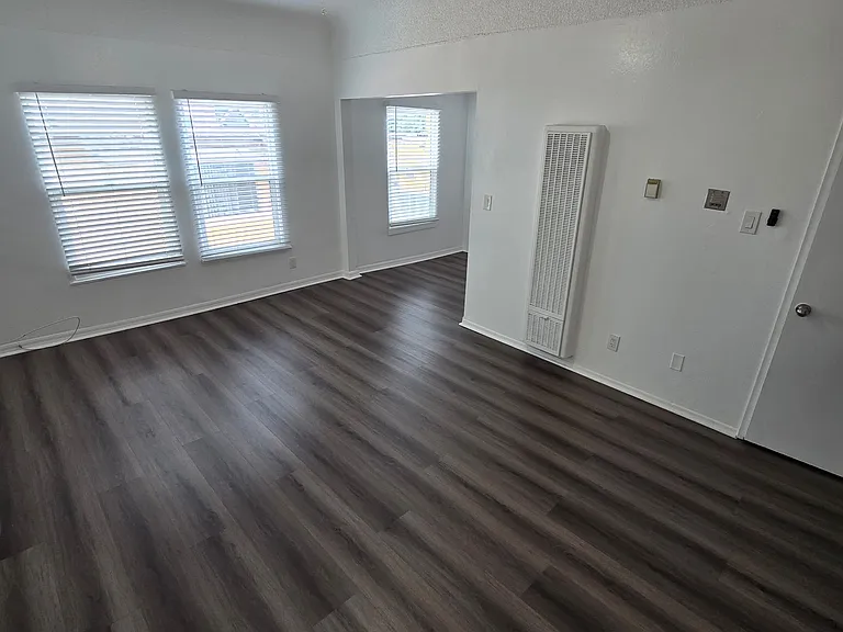 4234 Montclair St — Photo 7