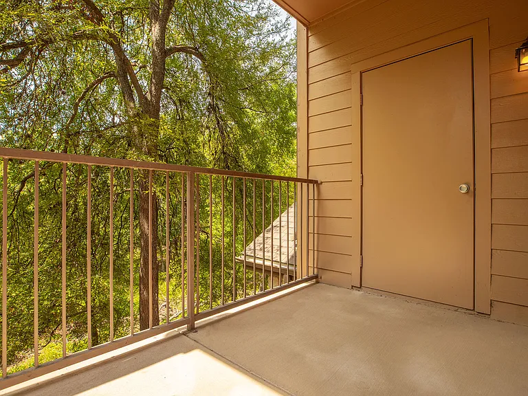 8100 Huebner Rd — Photo 12