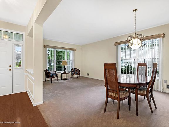 4th image of 5 Bellflower Dr