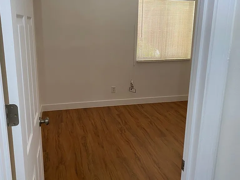421 N Willowbrook Ave — Photo 10