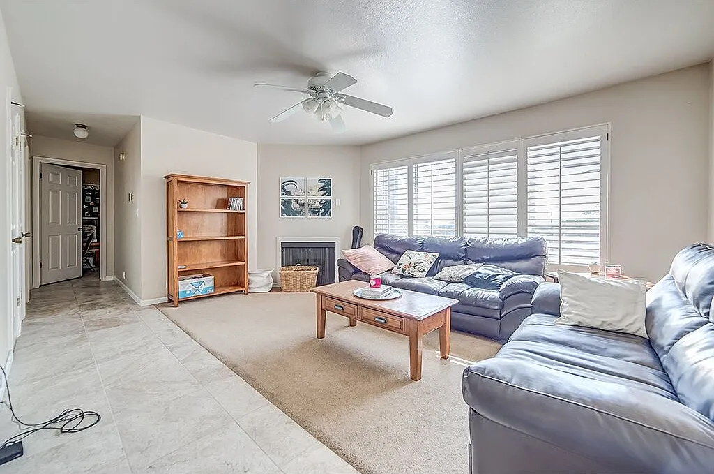 2 bed, 975 sqft, $499 — Photo 2