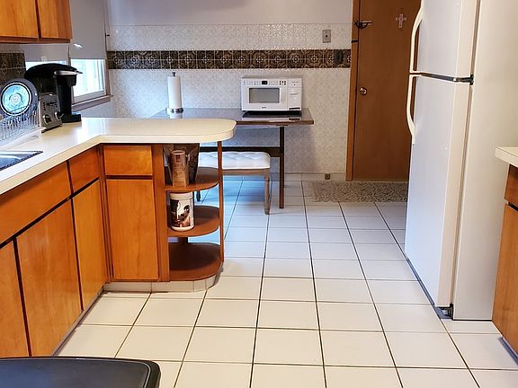 4th image of 8013 W Churchill Ave #2