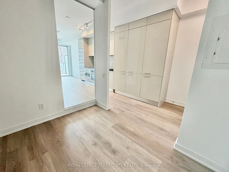 3 Gloucester St #1611 — Photo 8