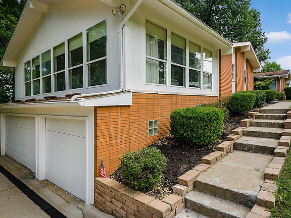 3rd image of 1760 Bryn Mawr Cir