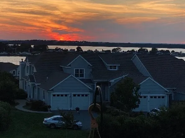 29 Cutter Ln, Tiverton, RI 02878