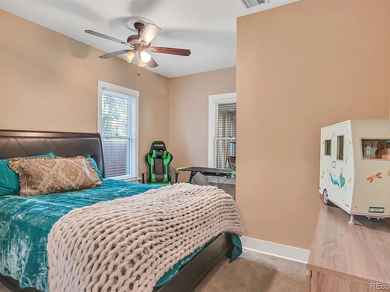 517 Josephine St — Photo 11
