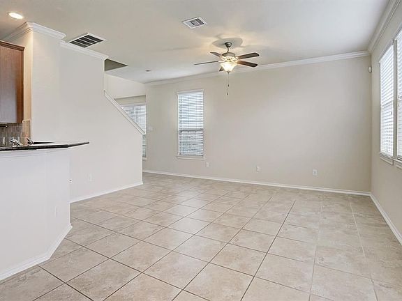 5th image of 6466 Calgary Woods Ln