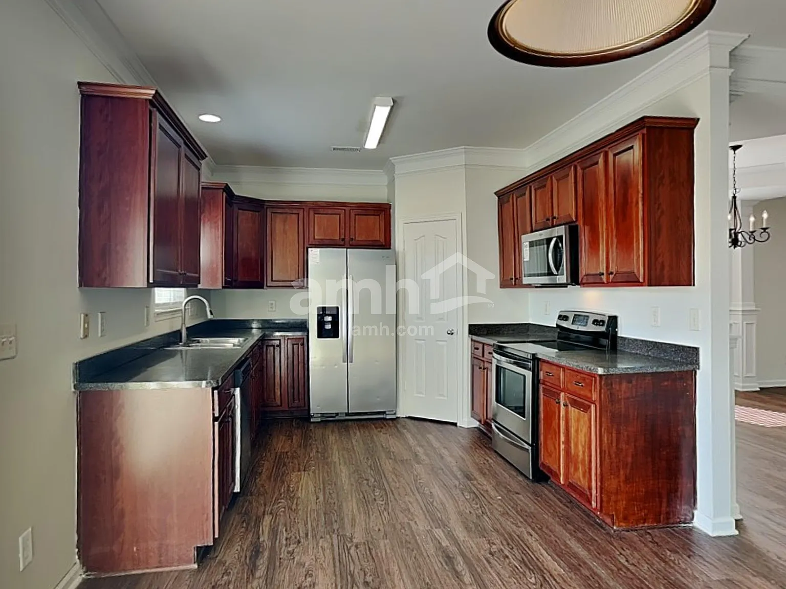 4 bed, 2.5 bath, 2542 sqft, $2,400 — Photo 4