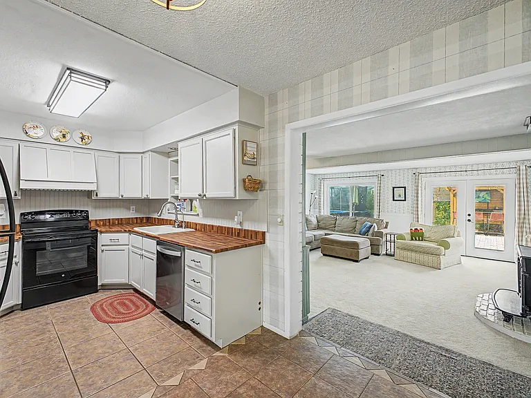 1002 S Longwood Loop — Photo 10