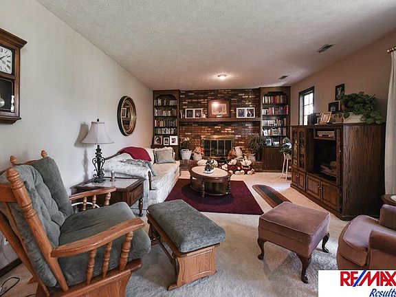 4th image of 5833 S 105th St