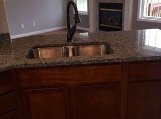 102 Bittersweet Ave, Germantown Hills, IL