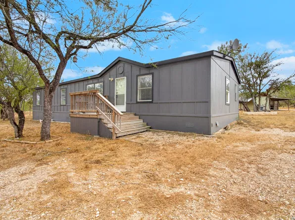 2398 County Road 306, Floresville, TX 78114