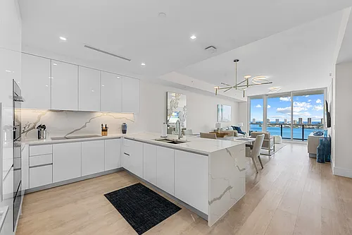 220 Lake Shore Dr Photo 1