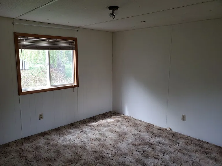 1136 N Main St — Photo 8
