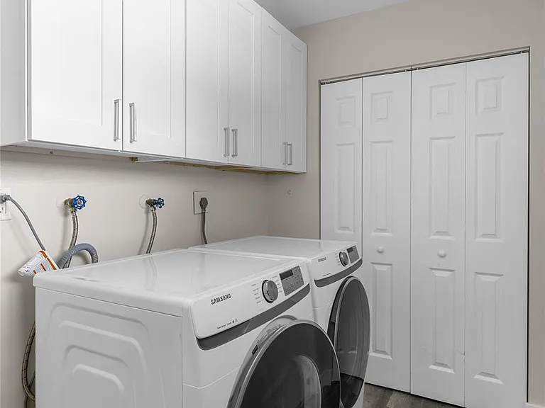 2182 NE 5th Cir — Photo 27