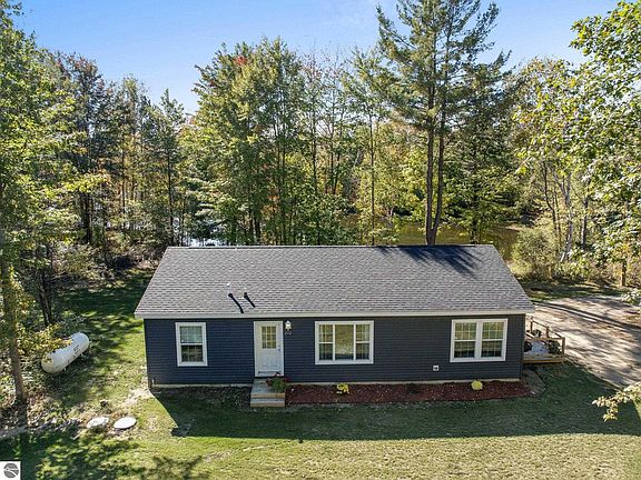 2nd image of 212 Deerfield Ct