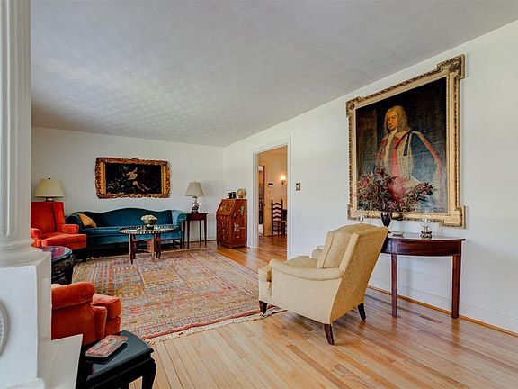 4th image of 2814 Windsor Ave