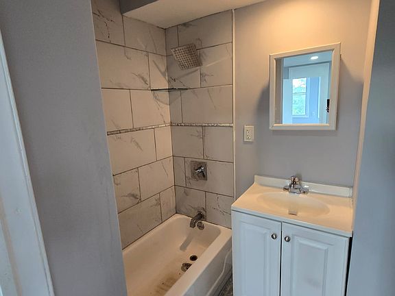 5th image of 317 Marshall St Floor 3