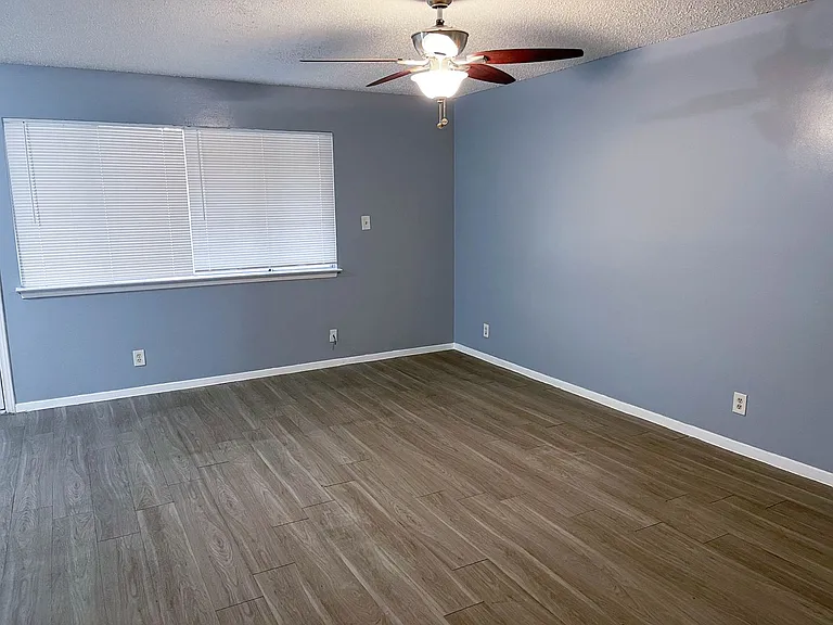 8907 Parkfield Dr — Photo 12