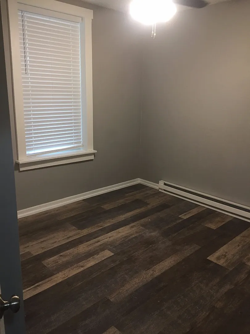 7 Unit — Photo 3