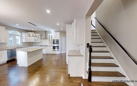 3rd image of 350 Carey Ct