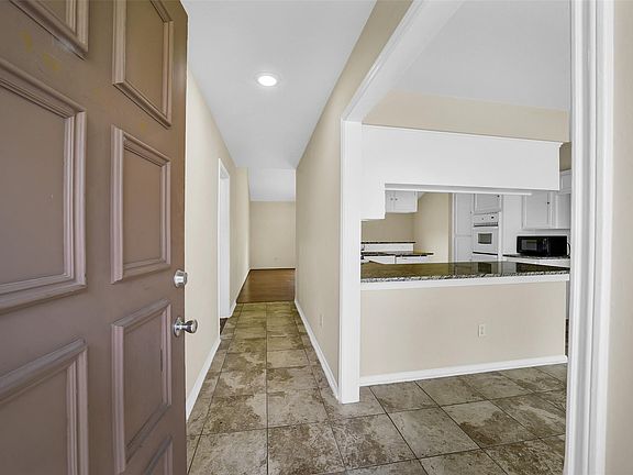 2nd image of 5303 Lincoln Green Dr