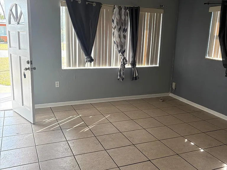 2105 Edwin St NE — Photo 6
