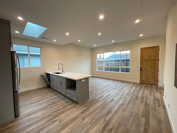 3rd image of 2563 Briarwood Dr #2