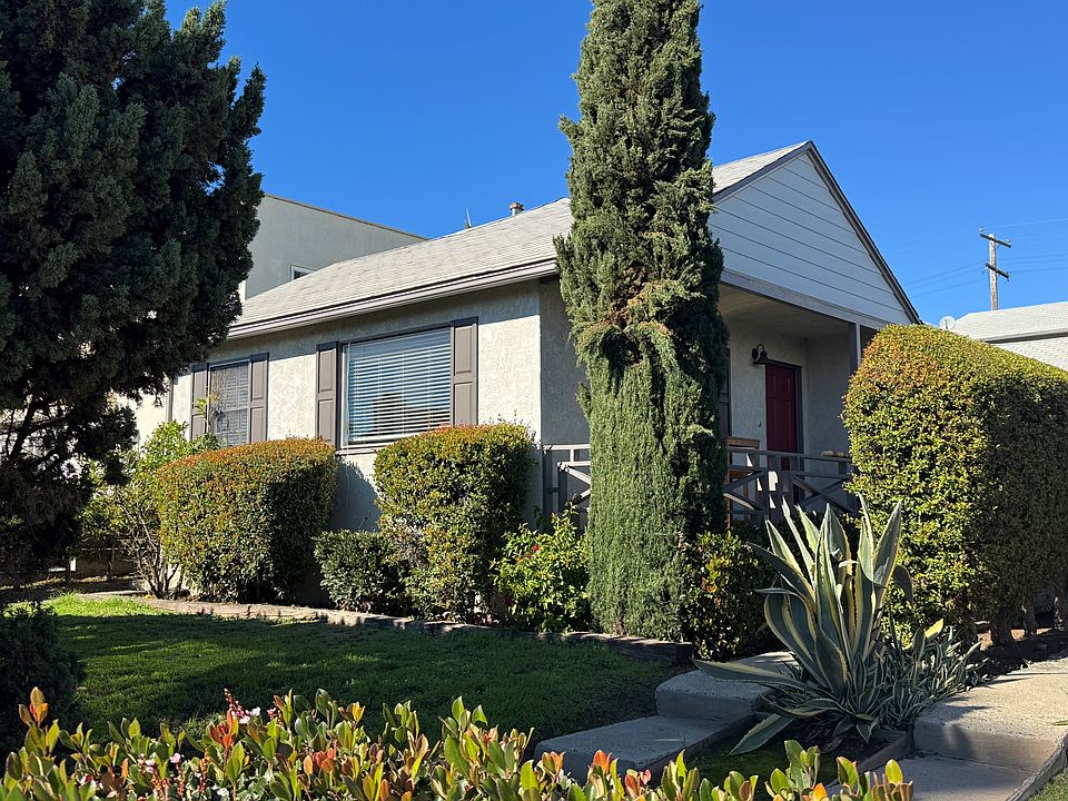 2nd image of 1046-50 Turquoise St #1046
