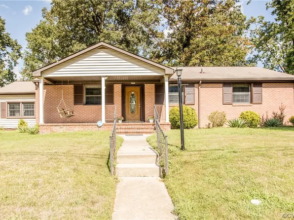 105 Biltmore Dr, Colonial Heights, VA 23834
