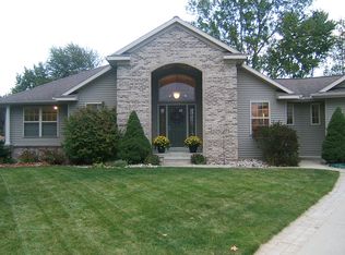 4042 Wyndham Ct NW, Grand Rapids, MI 49534