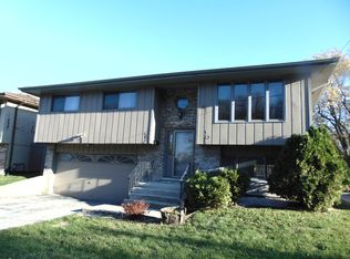 15127 Waverly Ave, Midlothian, IL 60445