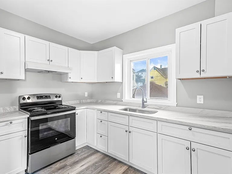 712 Eastern Ave #2 — Photo 1