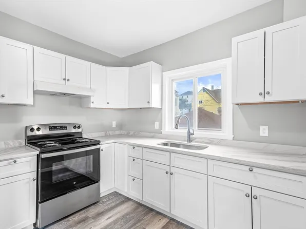 712 Eastern Ave, Fall River, MA